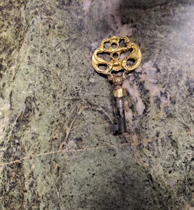 Cassettone in stile Luigi XVI - copia del modello Stockel di Fontainebleau -
