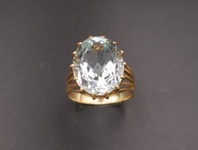 Ring mit Aquamarin, 18 Karat Gelbgold.