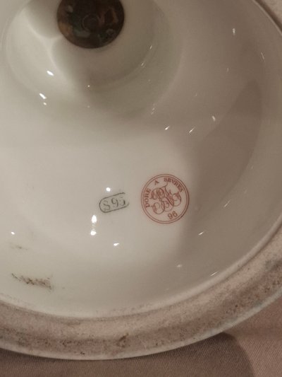 Busto in porcellana biscuit di Sèvres di Patrice de Mac Mahon, firmato "Forgeot 1874", fine del XIX secolo