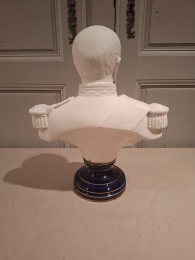 Busto in porcellana biscuit di Sèvres di Patrice de Mac Mahon, firmato "Forgeot 1874", fine del XIX secolo