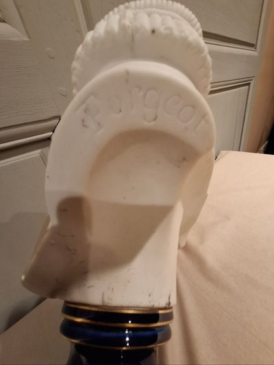 Busto in porcellana biscuit di Sèvres di Patrice de Mac Mahon, firmato "Forgeot 1874", fine del XIX secolo