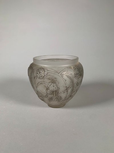 René Lalique (1860-1945)  Vase "nefliers", Vers 1930