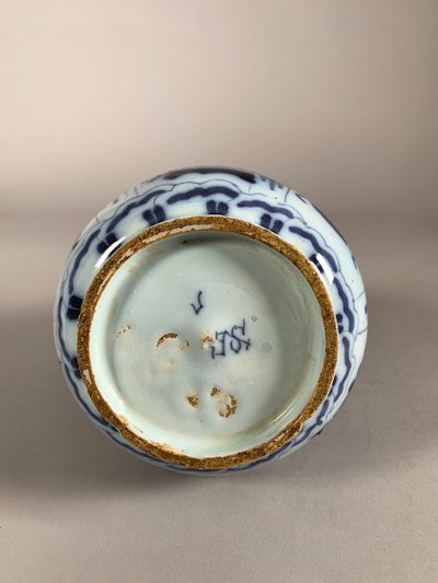 Vase En Céramique De Delft XVIIème Siècle  Samuel Van Eenhoorn Dans Le Style Krakk Chinoiserie