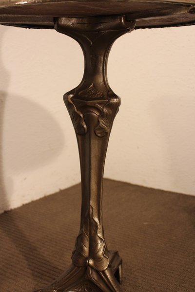 Hector Guimard Sockeltisch