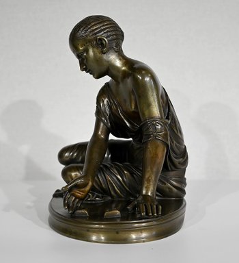 Bronze " The Osselet Player " after an antique statue - XIXth century