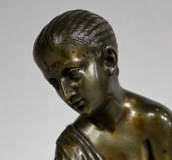 Bronze " The Osselet Player " after an antique statue - XIXth century