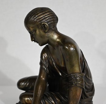 Bronze " The Osselet Player " after an antique statue - XIXth century