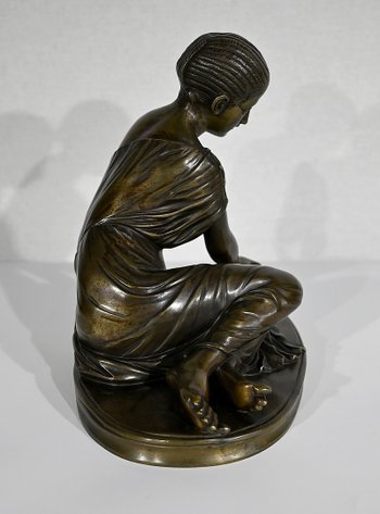 Bronze " The Osselet Player " after an antique statue - XIXth century
