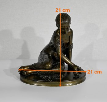 Bronze " The Osselet Player " after an antique statue - XIXth century