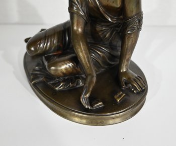 Bronze " The Osselet Player " after an antique statue - XIXth century