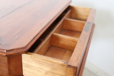 Antiker Beistelltisch aus Holz