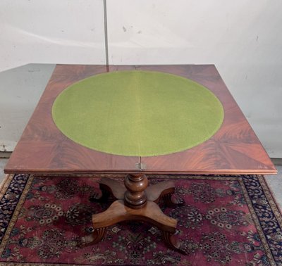 Inghilterra : Tavolo da gioco in stile Carlo X in mogano biondo