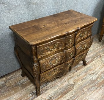 Commode Louis XV provençale galbée en bois naturel vers 1880-1900