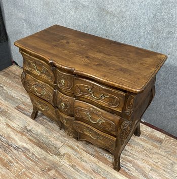 Commode Louis XV provençale galbée en bois naturel vers 1880-1900