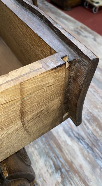 Commode Louis XV provençale galbée en bois naturel vers 1880-1900