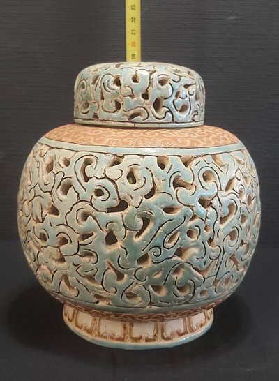 Vietnamese "vase-lamp"
