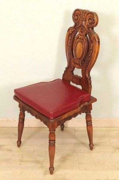 Set of 6 Italian Renaissance style chairs in finely carved solid walnut