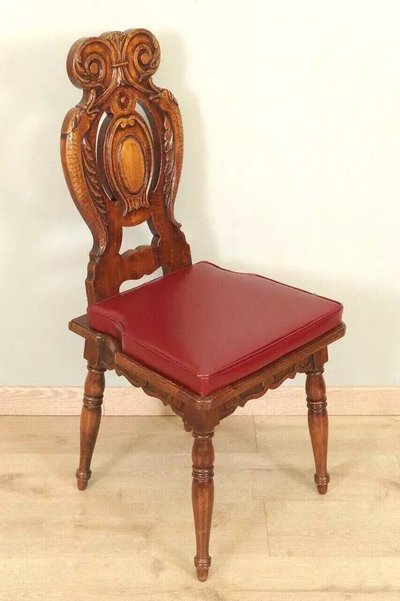 Set of 6 Italian Renaissance style chairs in finely carved solid walnut