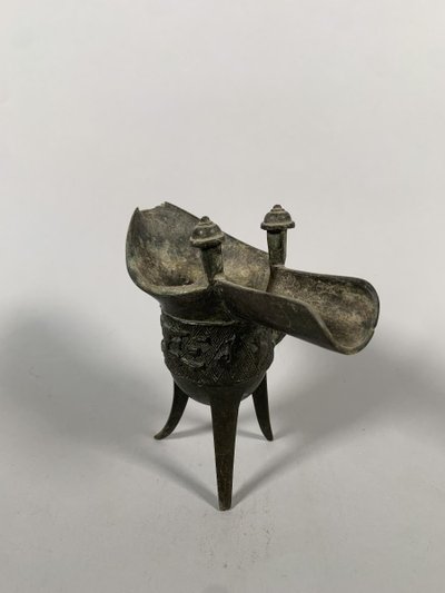 Coupe bronze tripode "Jue" Chine époque Ming (1368 - 1644)