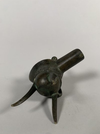 Coupe bronze tripode "Jue" Chine époque Ming (1368 - 1644)