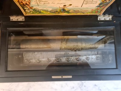Napoleon III era music box - working -