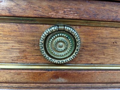 Niedriges Sideboard im Louis XVI-Stil