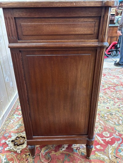 Niedriges Sideboard im Louis XVI-Stil
