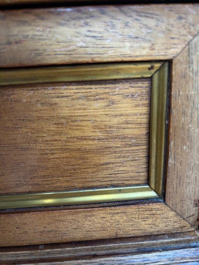 Niedriges Sideboard im Louis XVI-Stil
