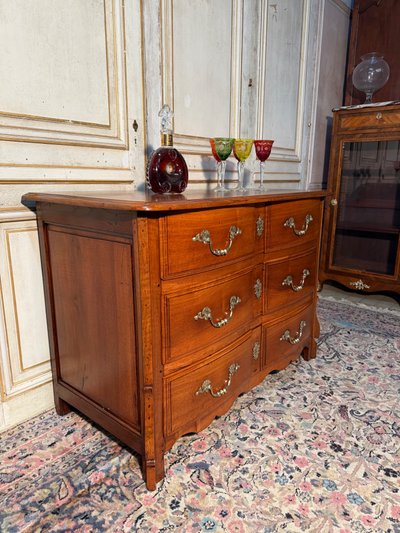 Commode mazarine en noyer début 18 eme 