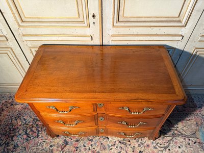 Commode mazarine en noyer début 18 eme 