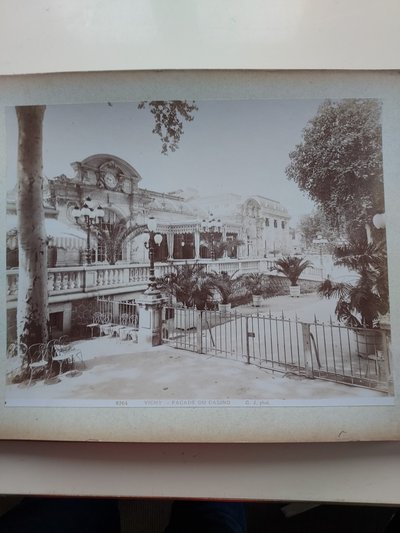 Vichy, a spa town in 1900