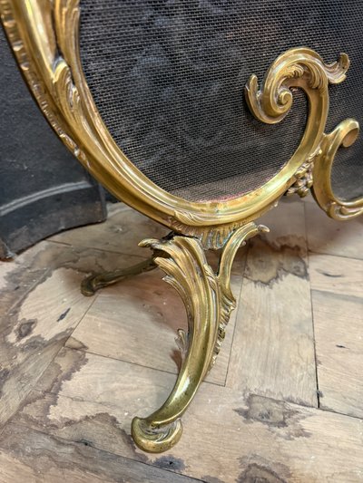 Louis XV style fire screen in gilt bronze, late 19th century