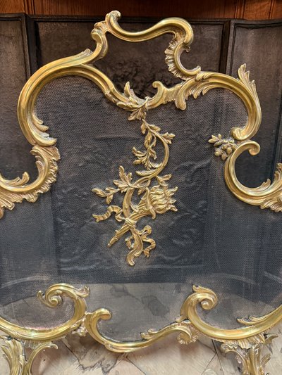 Louis XV style fire screen in gilt bronze, late 19th century