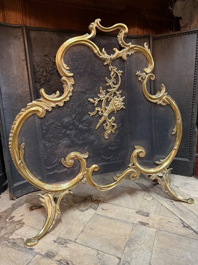 Louis XV style fire screen in gilt bronze, late 19th century
