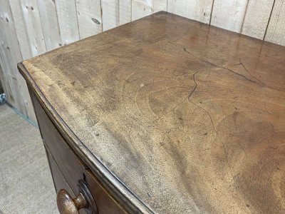 Cassettiera vittoriana in mogano del XIX secolo