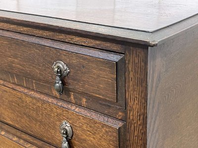 Cassettiera inglese in rovere degli anni '30