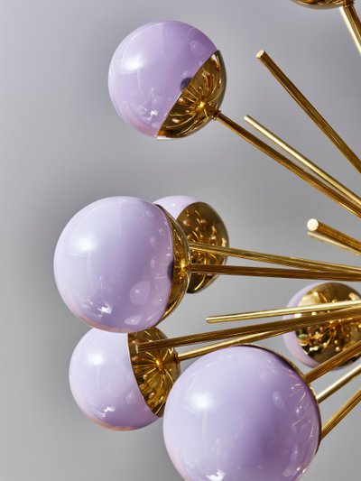 Kronleuchter Sputnik mit lila Glaskugeln