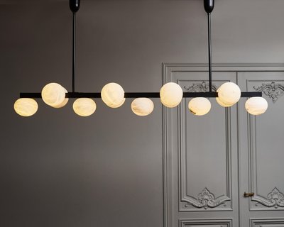 Länglicher Kronleuchter aus Messing und Alabaster von Glustin Luminaires