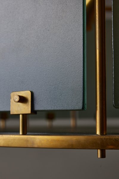 Runder Kronleuchter mit Milchglaspaneelen
