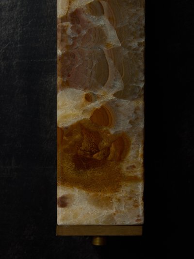 Paire d'appliques murales en laiton et onyx