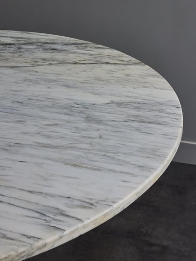 Large round side table in marble and metal