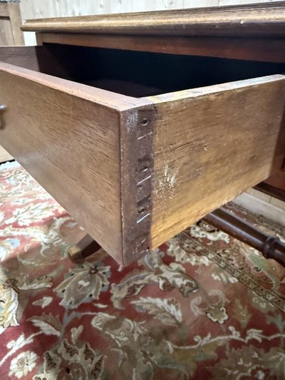 Bureau plat d de style Anglais en acajou