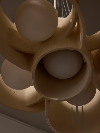 Petit lustre en céramique d'Olivia Cognet