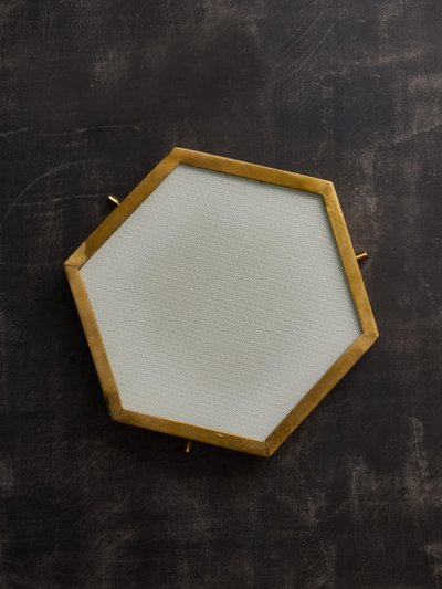 Paire d'appliques murales hexagonales en laiton et verre dépoli