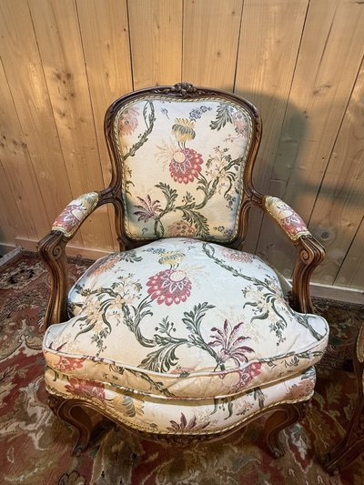 Paire de fauteuil de style Louis XV tissu fleurs