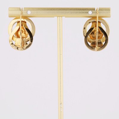 Boucles d’oreilles anciennes dormeuses en jaune ciselé