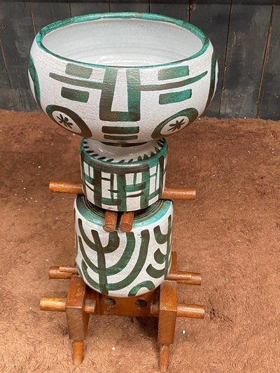 Boleslaw Danikowski (1928-1979) Grande sculpture totem en céramique et chêne