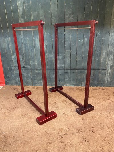Due appendiabiti in legno tinto e ottone 1970/1980 ca.