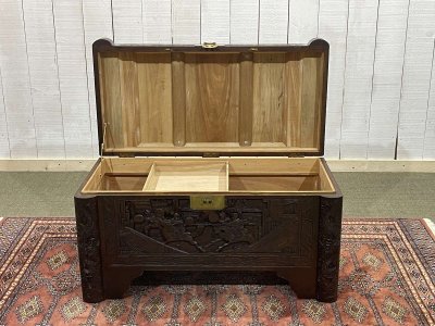Cassapanca asiatica in teak e canfora XX secolo