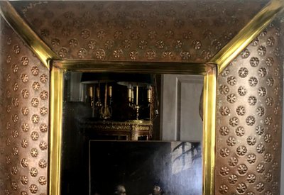 EMBOSSED COPPER AND BRASS MIRROR DECORATED WITH FLOWERS FROM THE 70S